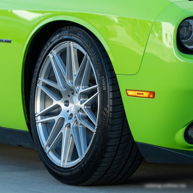 Delinte DS8 315/40R21 111Y